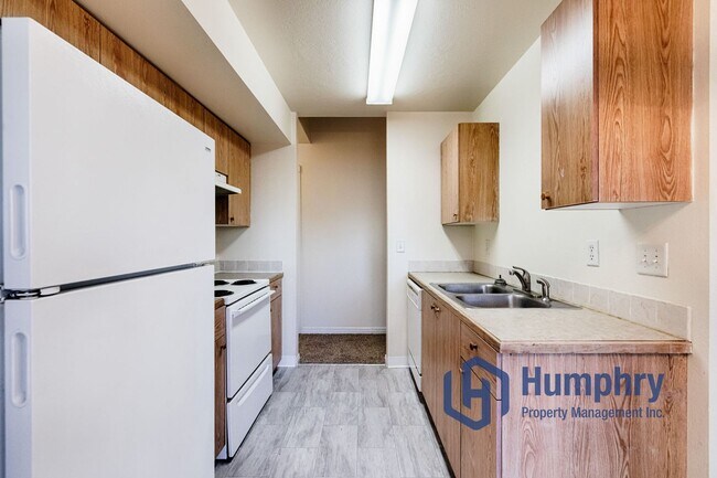 Building Photo - Nampa Fourplex, 2Bd/2Bth/CP, 930Sqft, near Karcher mall off Caldwell Blvd in Nampa