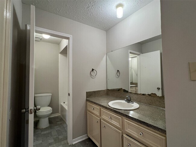 Building Photo - 11507 Meadow Ln