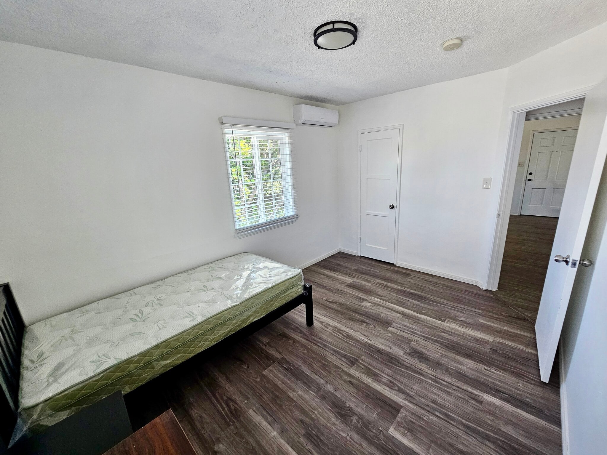 Building Photo - 1349 W 35th St