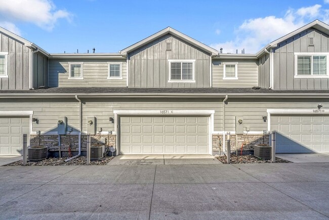 Building Photo - Former Model Home - Superb townhome in great location!