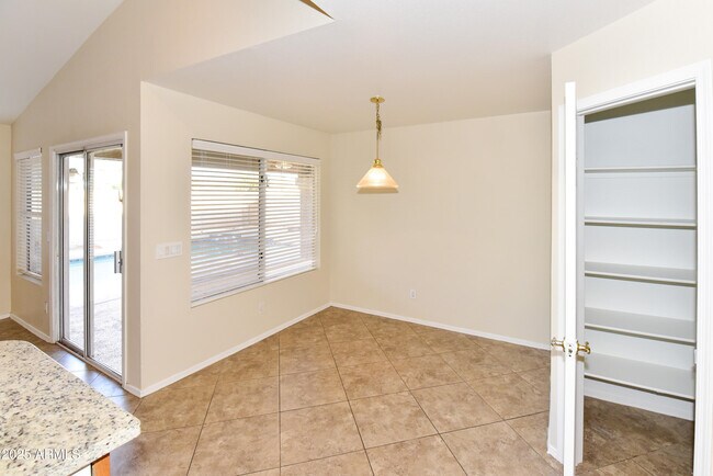 Building Photo - 1360 N Brentwood Pl