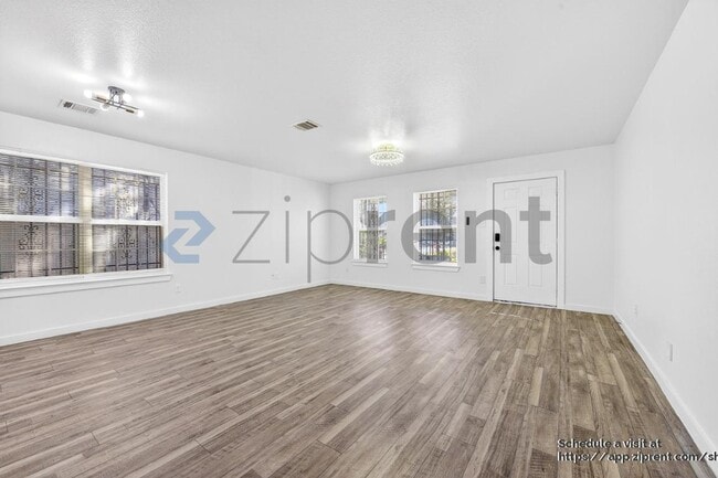 Building Photo - 3226 Navaro St