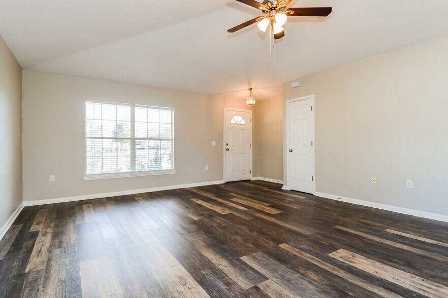 Building Photo - 6266 Rolling Tree Ct