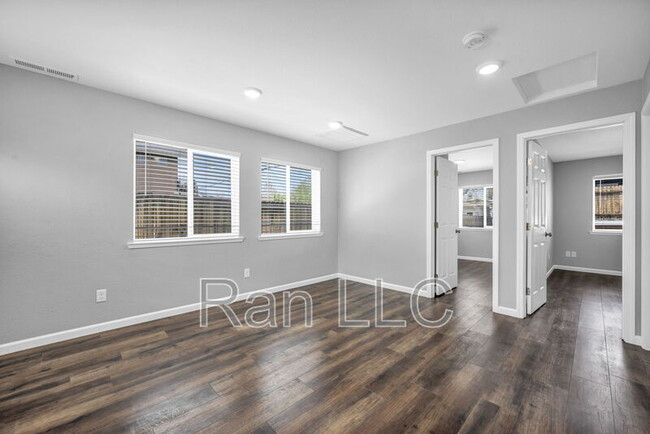 Building Photo - 229 W Pueblo St