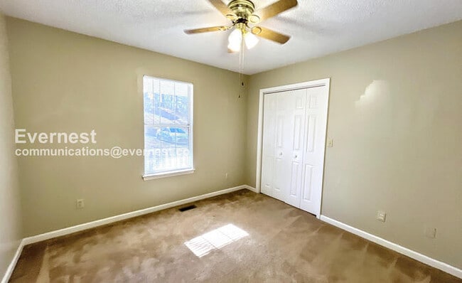 Building Photo - 4911 Hunter Village Dr