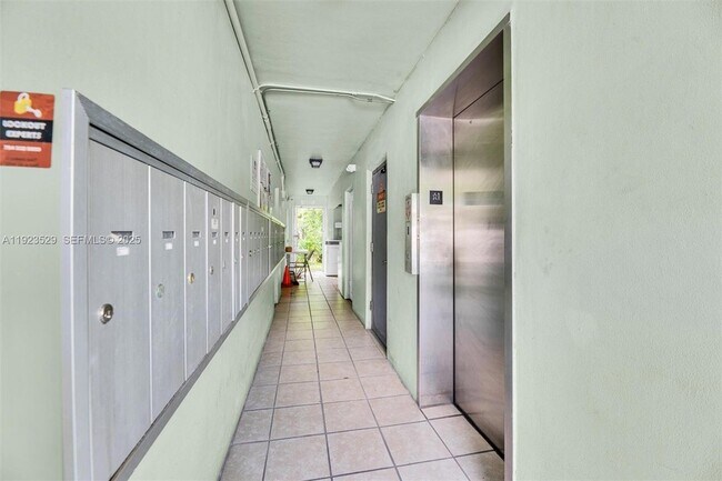 Building Photo - 1900 NE 8th Ct