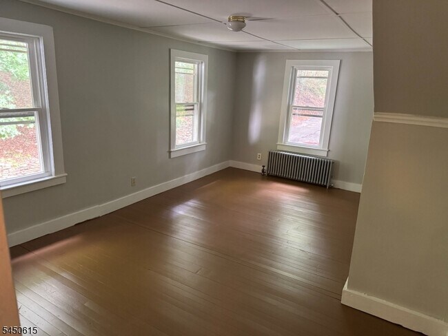 Building Photo - 35 N Hillside Ave