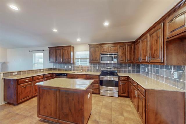 Building Photo - 3504 Hornbeam St