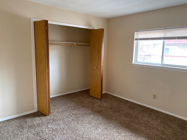 Building Photo - 571 Winnie Way