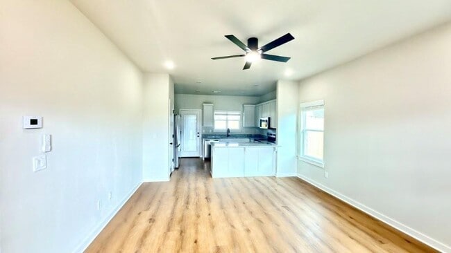 Building Photo - 532 Cosmos St