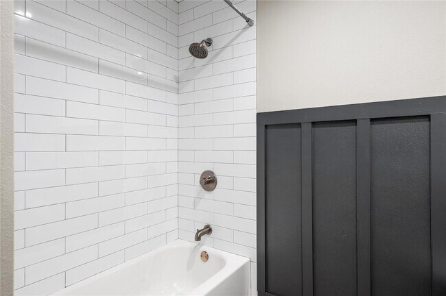 Building Photo - 1104 Durham Dr