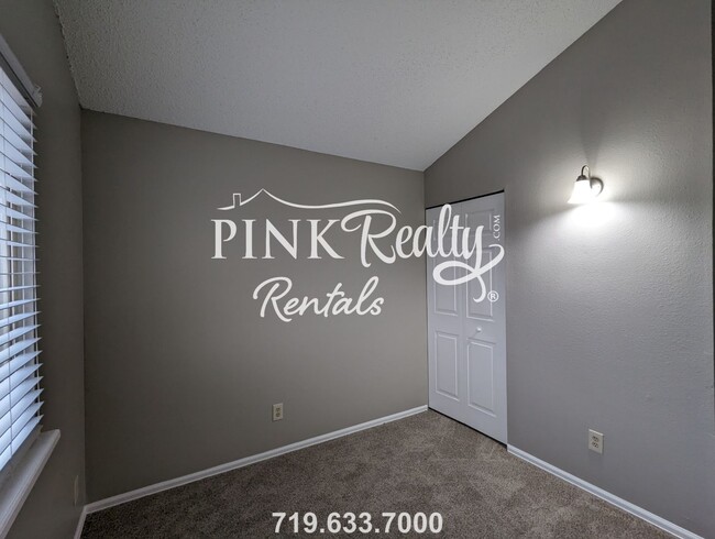 Building Photo - 3418 Foxridge Dr