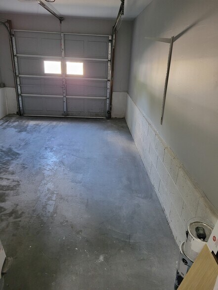 Building Photo - 103 Rip Van Dam Ct