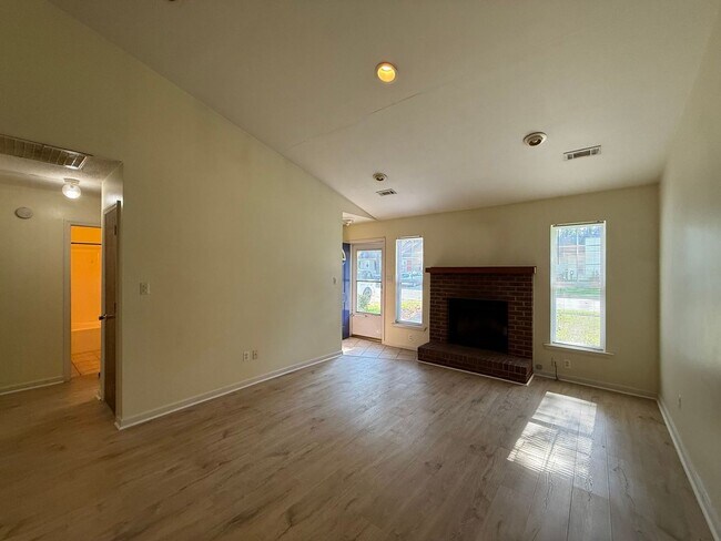 Building Photo - 173 Corey Cir