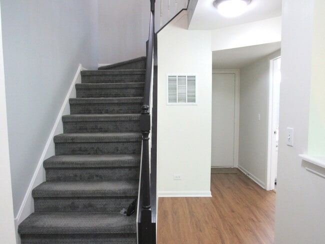Building Photo - 255 W Treehouse Ln