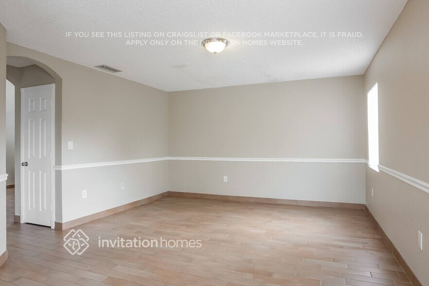 Building Photo - 414 Lakeside Cir