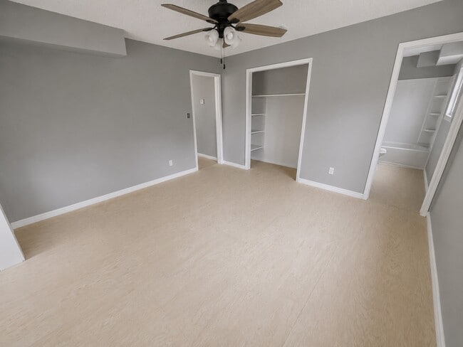 Building Photo - 227 Live Oak Ln