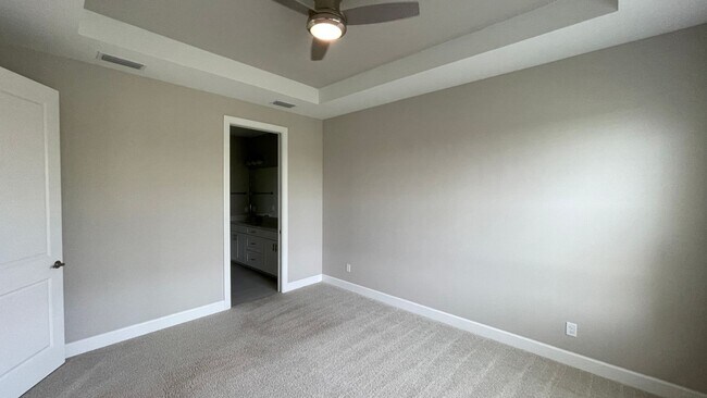 Building Photo - Unfurnished Annual Rental