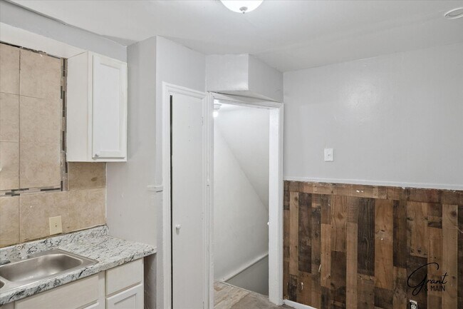 Building Photo - 18330/18332 Kelly Rd - Naama Cohen