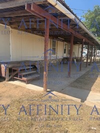 Building Photo - 328 E Derrick Rd