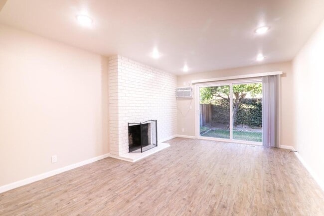 Building Photo - 1685 Whitwood Ln