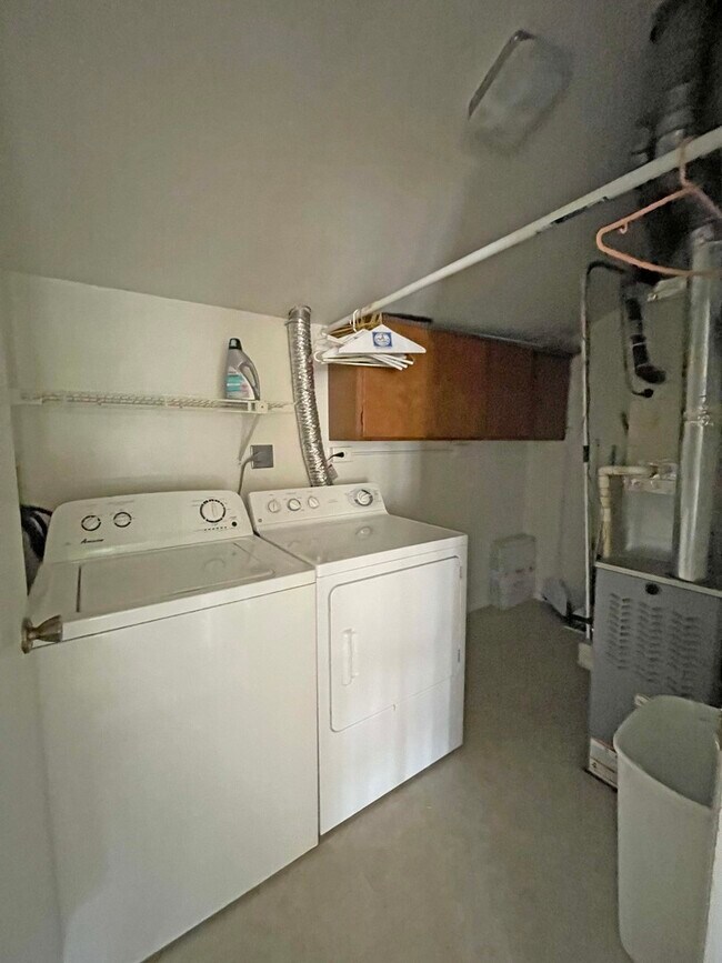 Building Photo - 238 Green Knoll Ln