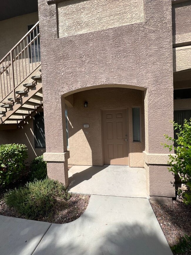 Building Photo - Beautifully remodeled 3 bedroom 2 bathroom downstairs condo right next to the pool!!