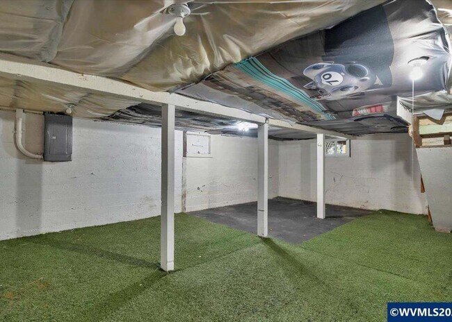 Building Photo - Main Floor