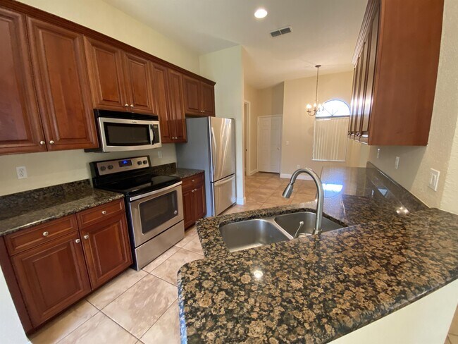 Building Photo - 452 Cinnamon Dr