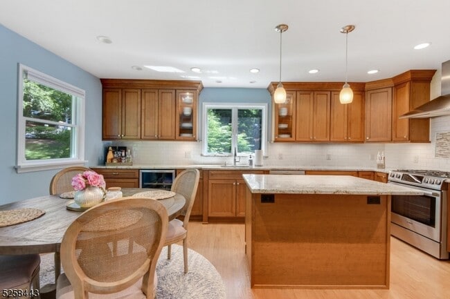 Building Photo - 204 Deerfield Ln