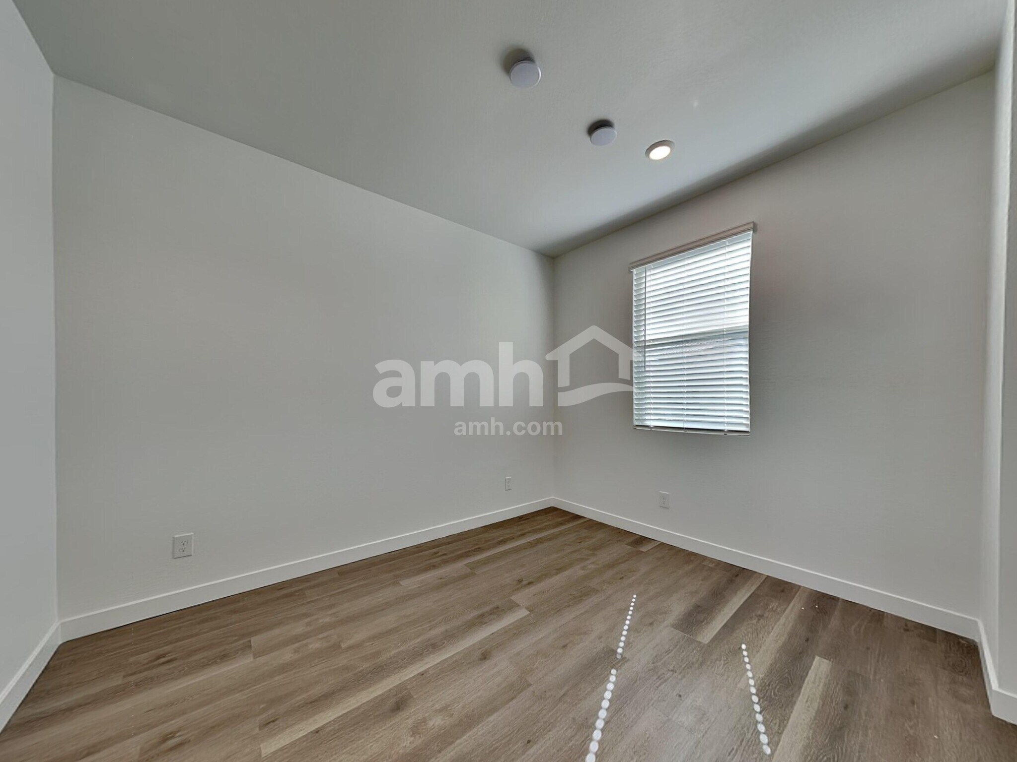 Building Photo - 20177 W Thomas Rd