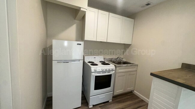 Building Photo - 622 Royalty Ct