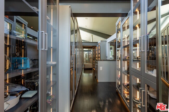 Building Photo - 8538 Eastwood Rd