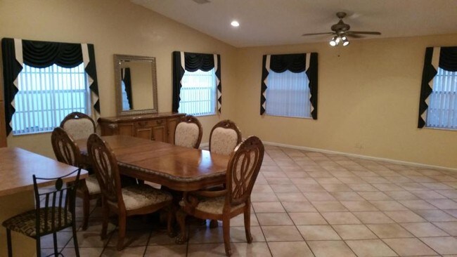 Building Photo - 3974 Dafilee Cir