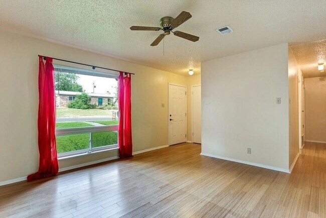 Building Photo - 1703 Rockbridge Terrace