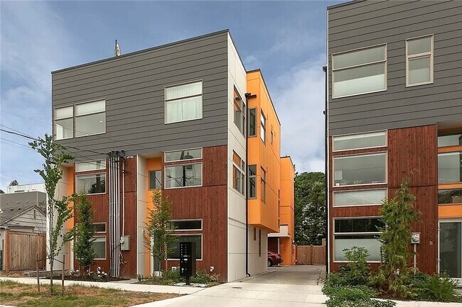 Building Photo - 1759B 19th Ave S