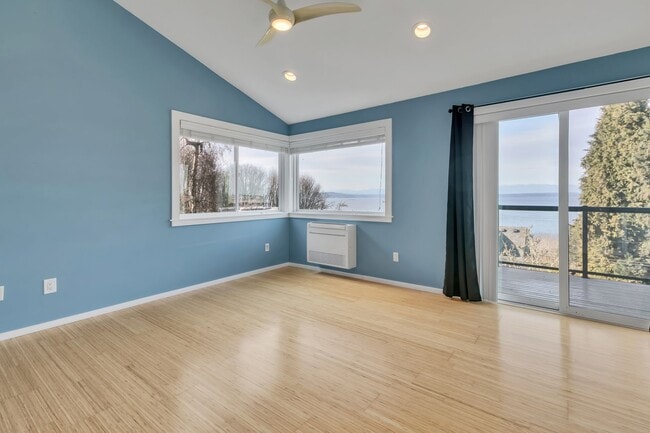 Building Photo - Stunning Sound & Olympic Mountain View Home in North Admiral