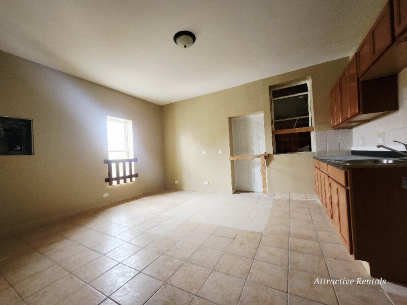 Building Photo - 209 N Parkside Ave