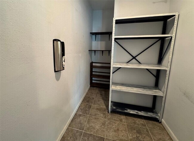 Building Photo - 1402 Mardell St