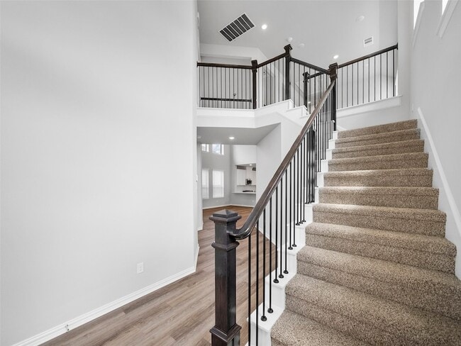 Building Photo - 3049 Elmwood St