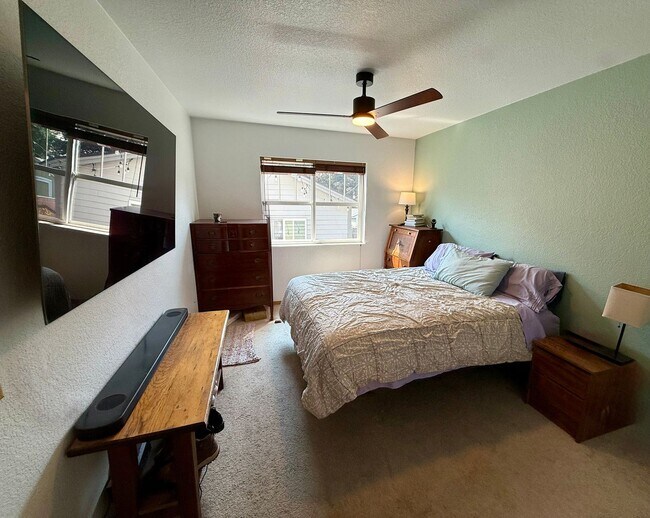 Building Photo - Pet-Friendly 2BR/2BA in Peaceful Canyon Creek Neighborhood