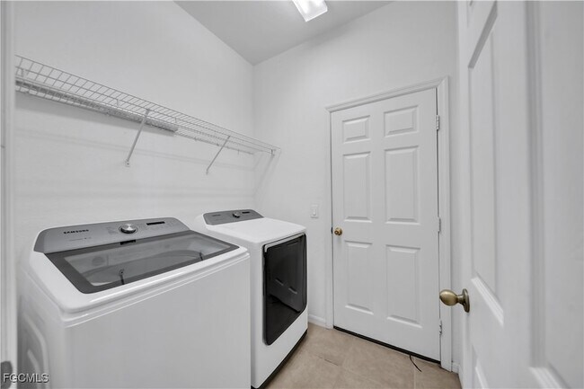 Building Photo - 8125 Silver Birch Way