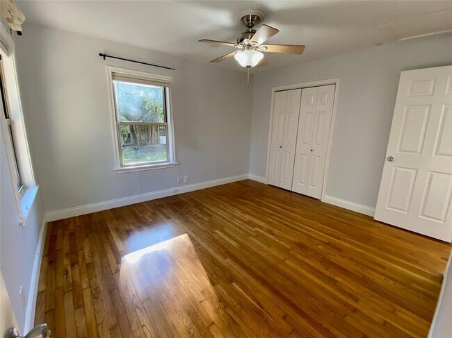 Building Photo - 1009 Alegria Rd