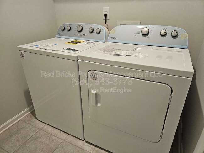 Building Photo - 7828 Nelson Rd