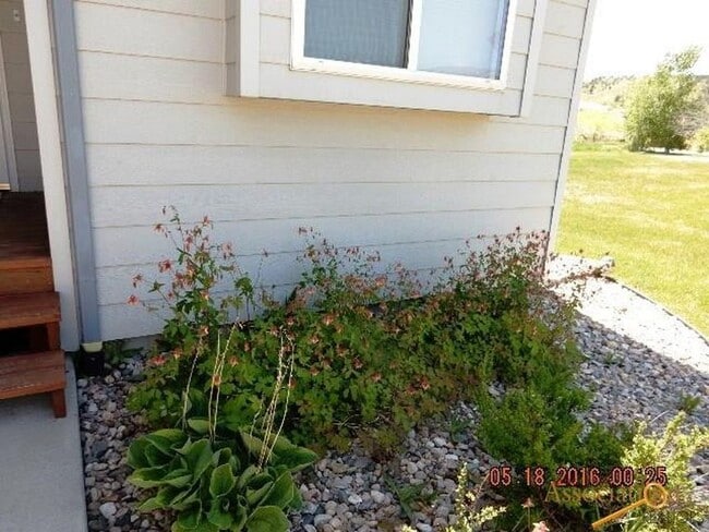 Building Photo - SPACIOUS | 3 BEDROOM | TOWNHOME | LOCATED ...