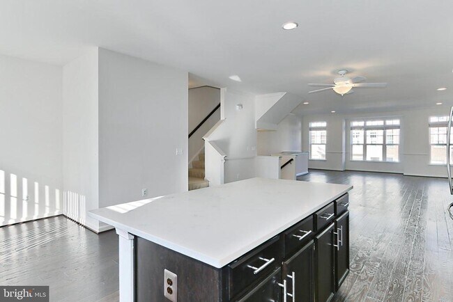 Building Photo - 210 Apsley Terrace