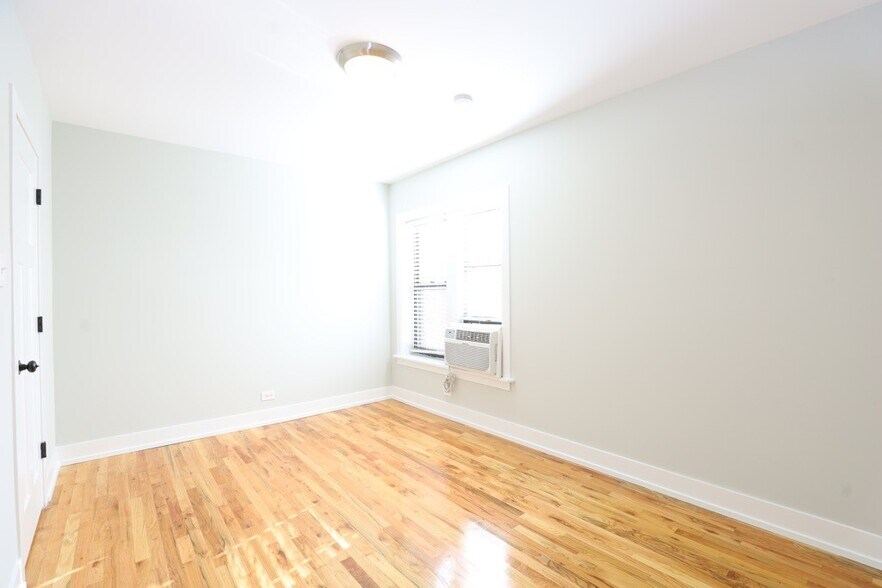 Building Photo - 553 W Arlington Pl