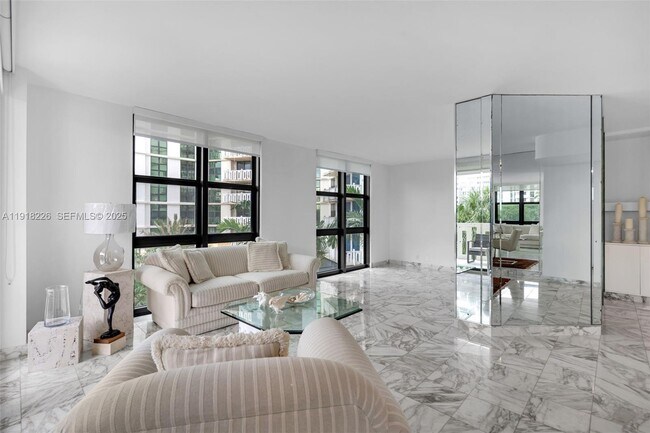 Building Photo - 1121 Crandon Blvd