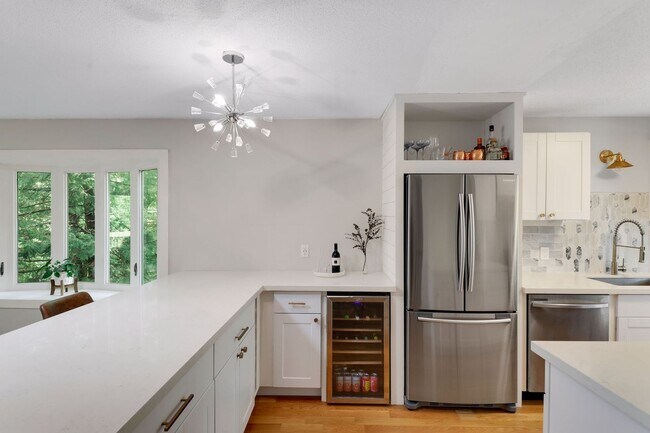 Building Photo - Spacious 2 Bed 2 Bath Townhouse in Plymouth!