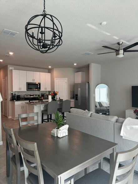 Primary Photo - 5649 Mentmore Dr